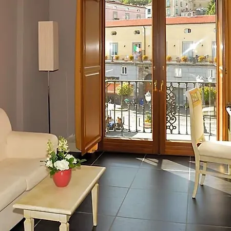 Palace 4*