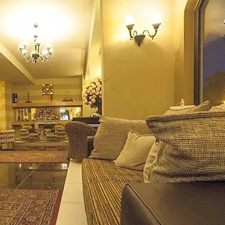 Palace 4*